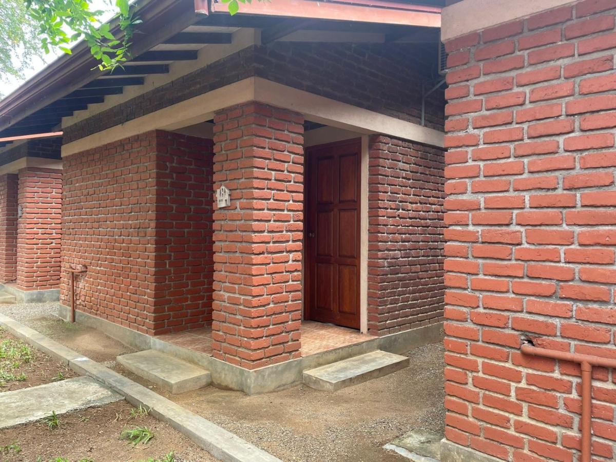 Hotel Lake Park Polonnaruwa Zewnętrze zdjęcie