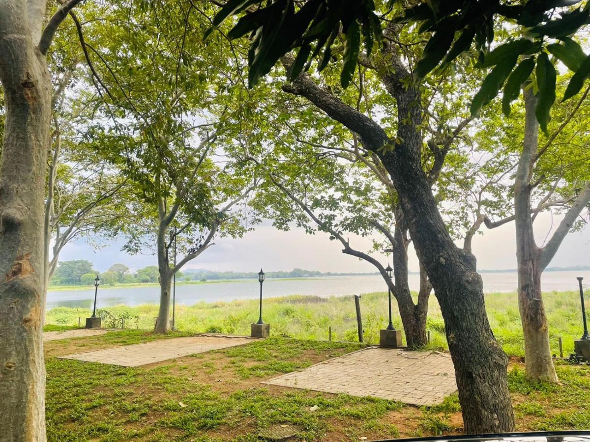 Hotel Lake Park Polonnaruwa Zewnętrze zdjęcie